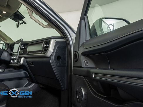 Used 2024 Ford Expedition XLT image 40