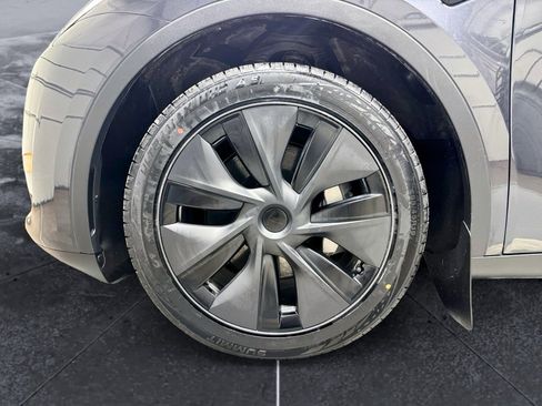 Used 2025 Tesla Model Y Long Range image 29