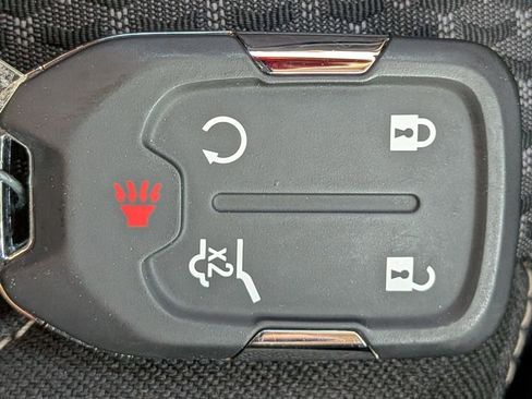 Used 2023 GMC Acadia SLE w/ Driver Convenience Package image 30