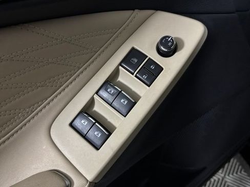 Used 2019 Toyota Avalon Limited FWD image 29