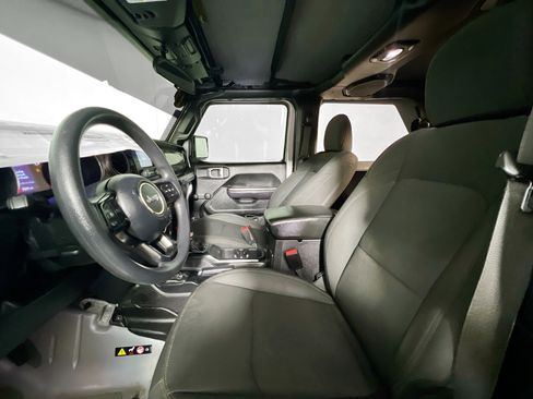 Used 2018 Jeep Wrangler Sport image 14
