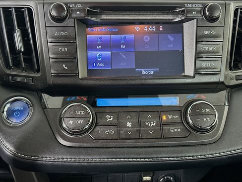 Used 2018 Toyota RAV4 LE image 22