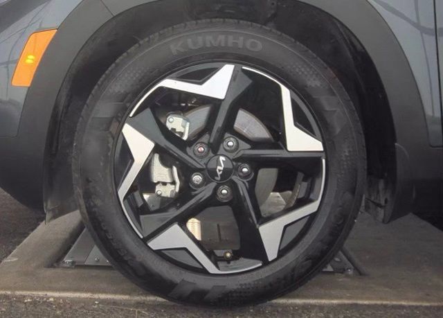 Certified 2025 Kia Seltos S FWD image 4