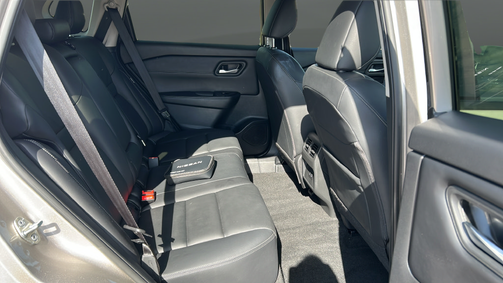 Used 2024 Nissan Rogue SL AWD/4WD image 21