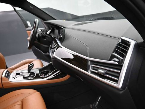 Used 2021 BMW X7 xDrive40i w/ M Sport Package AWD/4WD image 17