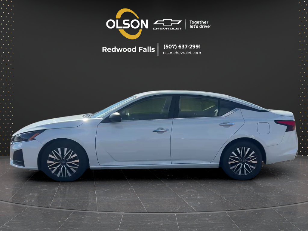 Used 2024 Nissan Altima 2.5 SV FWD image 2