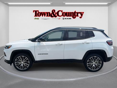 Certified 2022 Jeep Compass Limited w/ Elite Group image 3