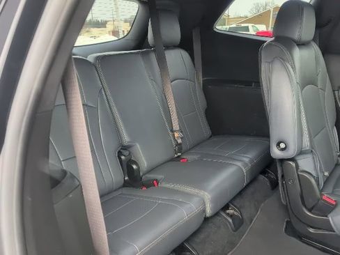 Used 2023 Buick Enclave Essence image 46