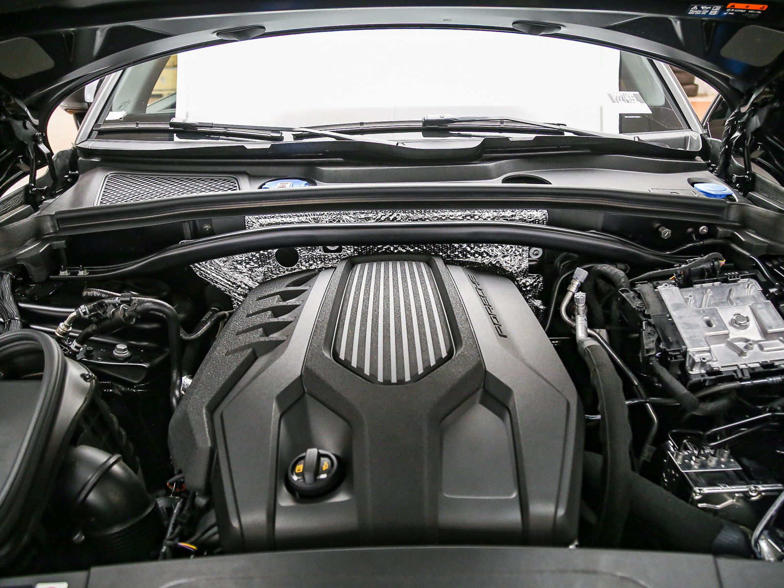 Certified 2026 Porsche Macan AWD/4WD image 32