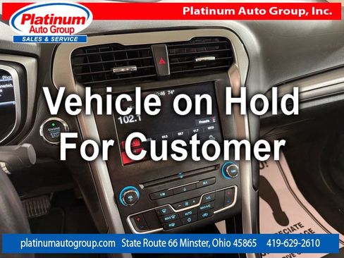 Used 2017 Ford Fusion SE w/ Fusion SE Technology Package FWD image 19