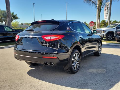 Used 2018 Maserati Levante image 5