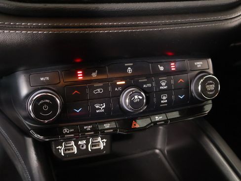 Used 2023 Dodge Durango SXT AWD/4WD image 7