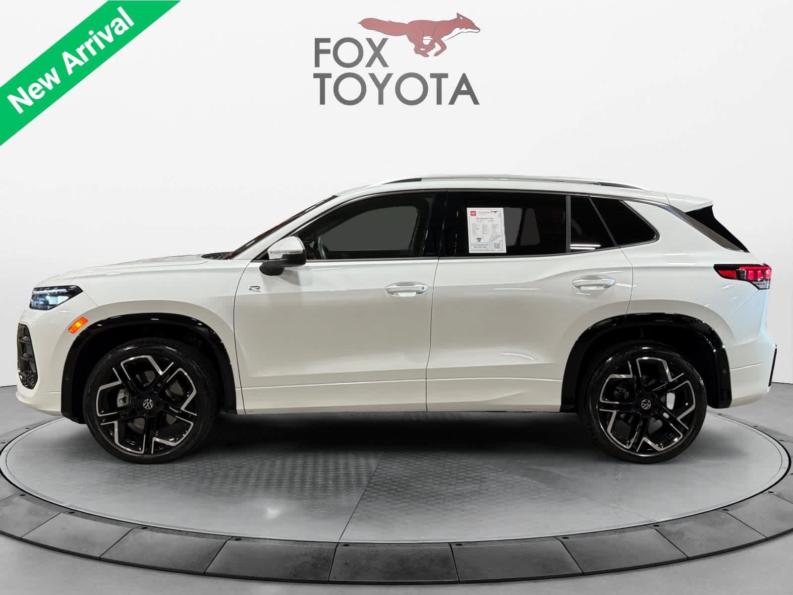 Used 2025 Volkswagen Tiguan SEL R-Line AWD/4WD image 3