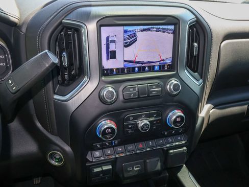 Used 2023 GMC Sierra 2500 Denali w/ Denali Ultimate Package AWD/4WD image 21
