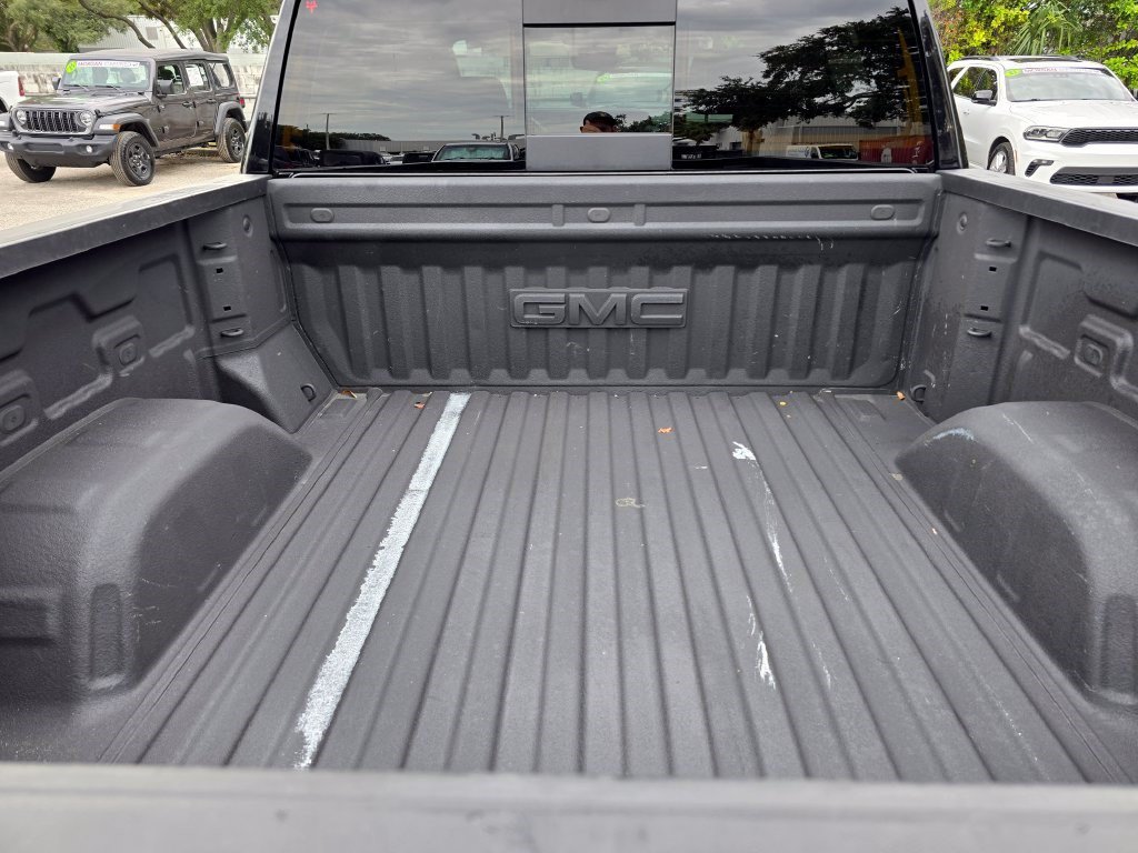 Used 2025 GMC Sierra 1500 Denali AWD/4WD image 6