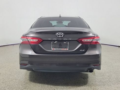 Used 2019 Toyota Camry XLE FWD image 6