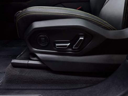 Used 2022 Lamborghini Urus AWD/4WD image 15