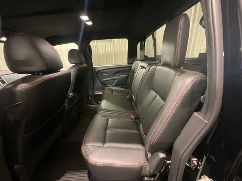 Used 2023 Nissan Titan PRO-4X w/ Pro-4x Convenience Package AWD/4WD image 11