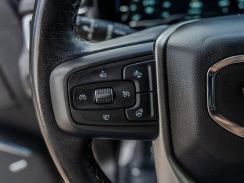 Used 2022 GMC Yukon XL Denali image 16