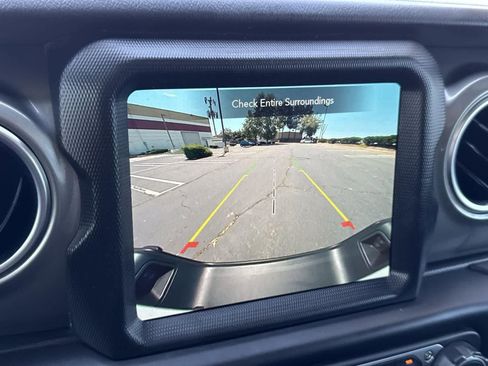 Used 2023 Jeep Gladiator Overland image 15