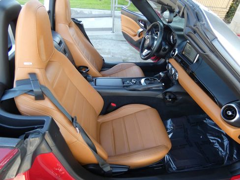 Used 2018 FIAT 124 Spider Lusso w/ Convenience Group image 23