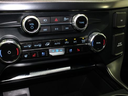 Used 2025 Ford F150 Lariat AWD/4WD image 37