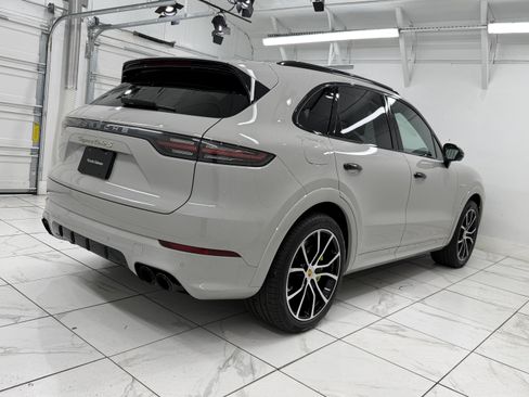 Certified 2021 Porsche Cayenne Turbo S AWD/4WD image 11