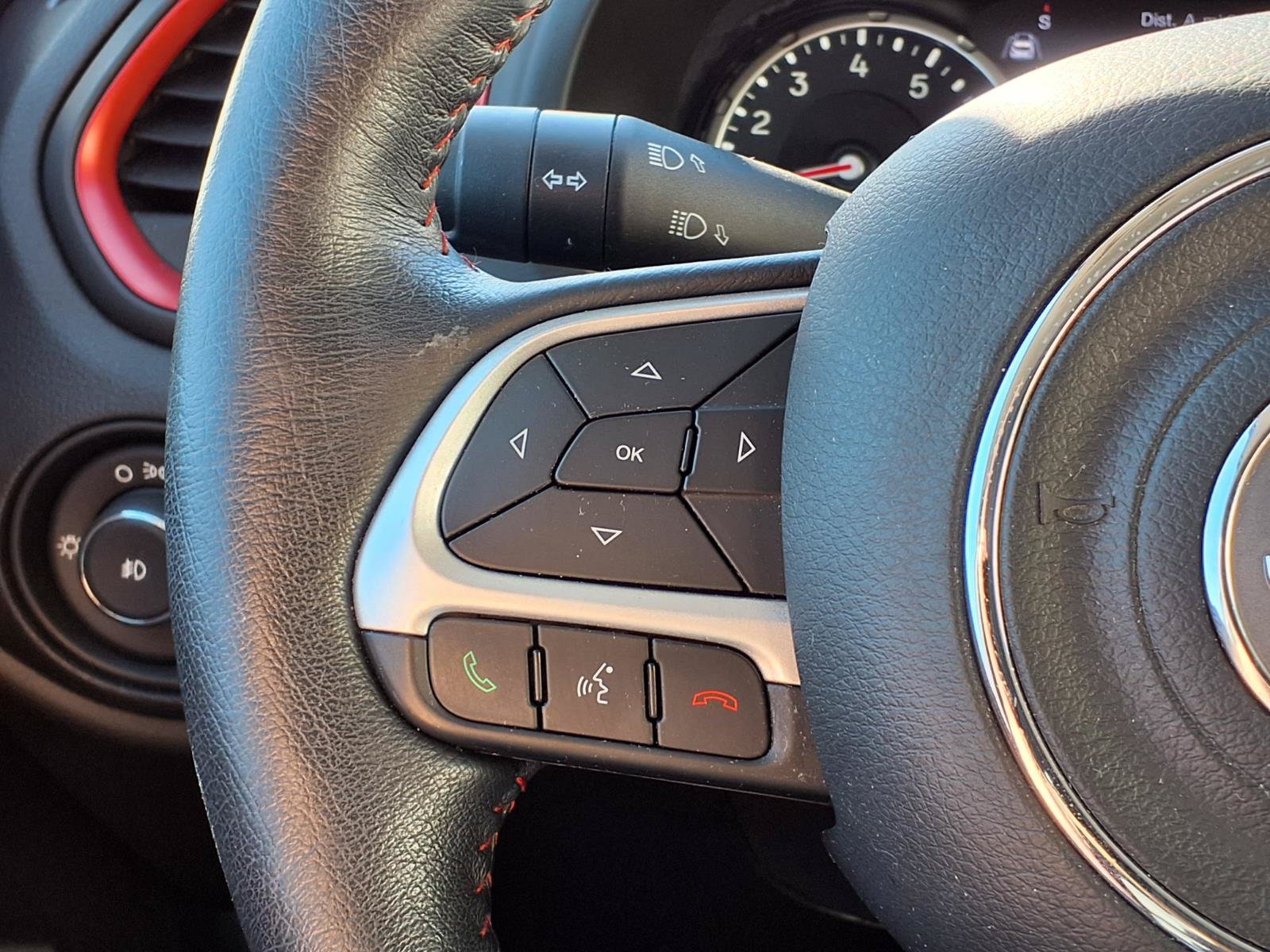 Used 2021 Jeep Renegade Trailhawk AWD/4WD image 29