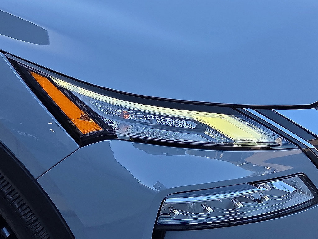 Used 2023 Nissan Rogue SL w/ SL Premium Package FWD image 7