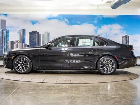 Used 2025 BMW 750e xDrive w/ Executive Package image 6
