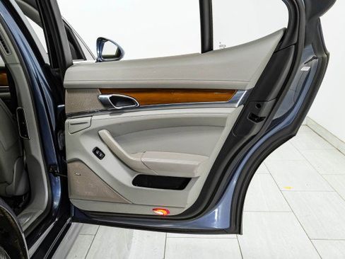 Used 2011 Porsche Panamera S image 48