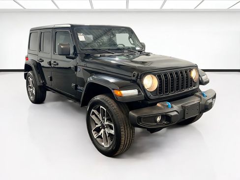 Used 2024 Jeep Wrangler Unlimited AWD/4WD image 3