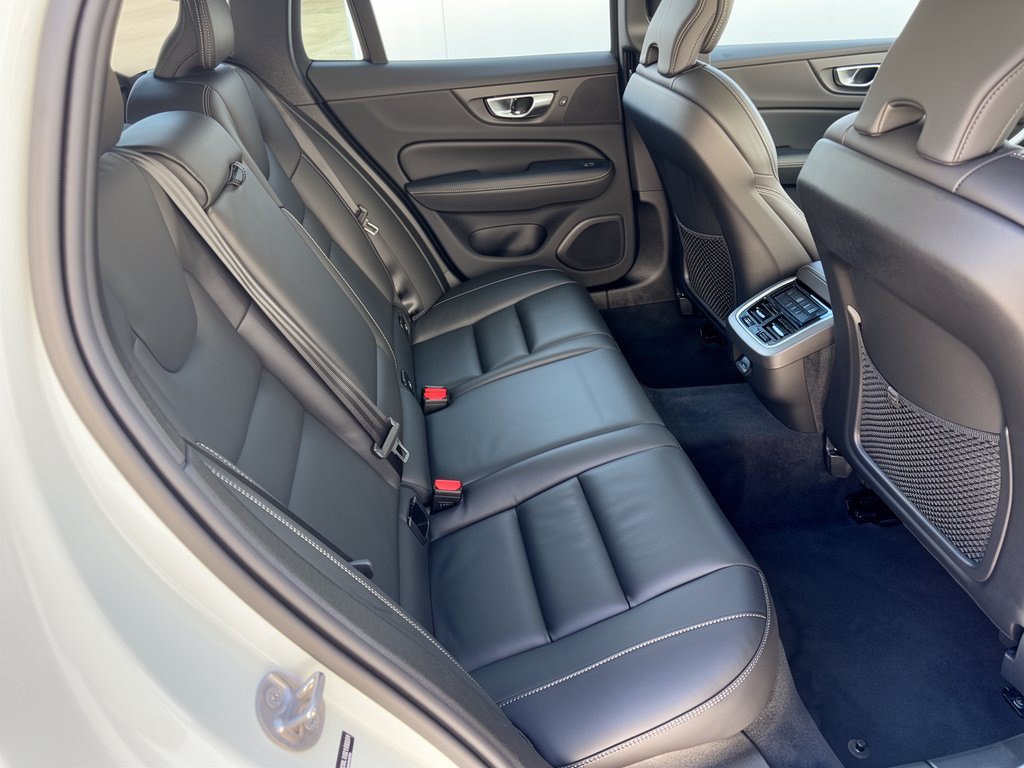 Certified 2025 Volvo V60 B5 Cross Country Ultra AWD/4WD image 29