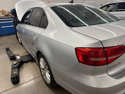 Used 2015 Volkswagen Jetta SE FWD image 3