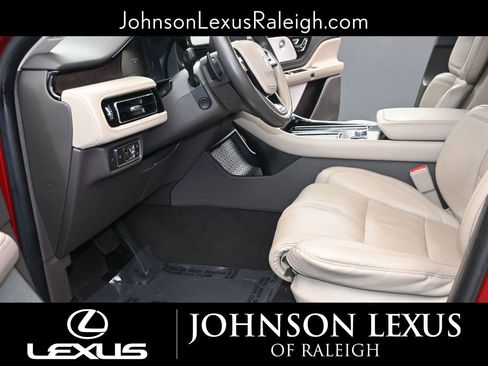 Used 2020 Lincoln Aviator Reserve w/ Equipment Group 202A image 13