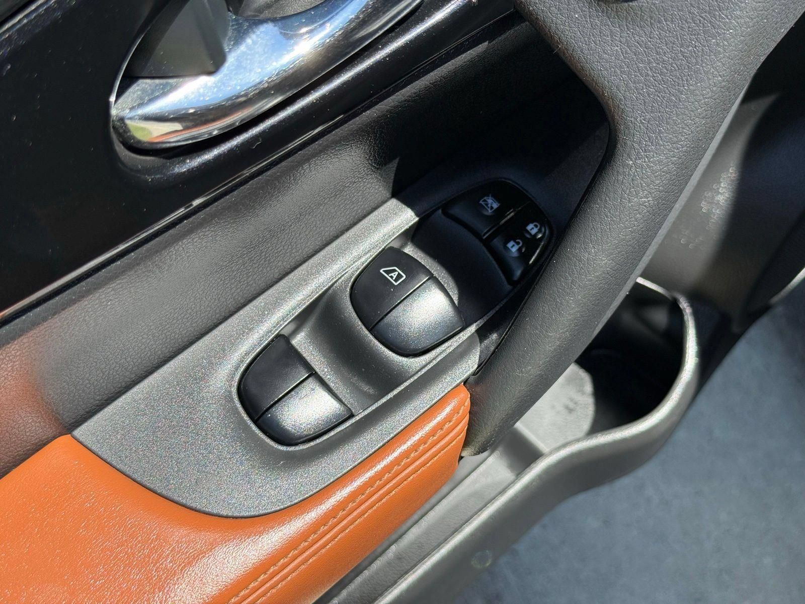 Used 2017 Nissan Rogue SL w/ SL Premium Package FWD image 20