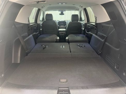 Used 2021 Chevrolet Traverse Premier image 35