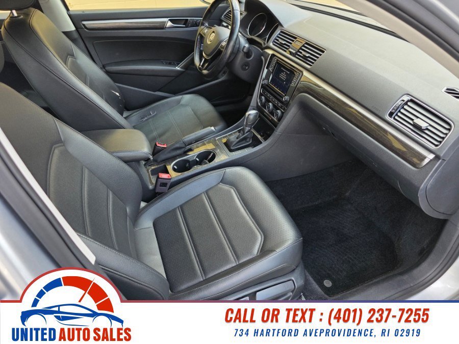 Used 2018 Volkswagen Passat 2.0T SE w/ SE Lighting Package FWD image 13