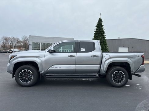 New 2025 Toyota Tacoma TRD Sport image 4