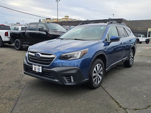 Used 2020 Subaru Outback Premium image 4
