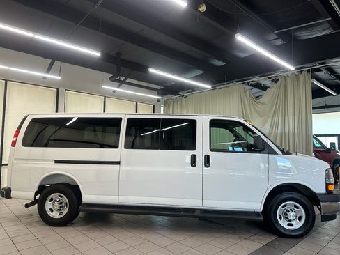 Used 2025 Chevrolet Express 3500 LT w/ LT Preferred Equipment Group RWD image 3