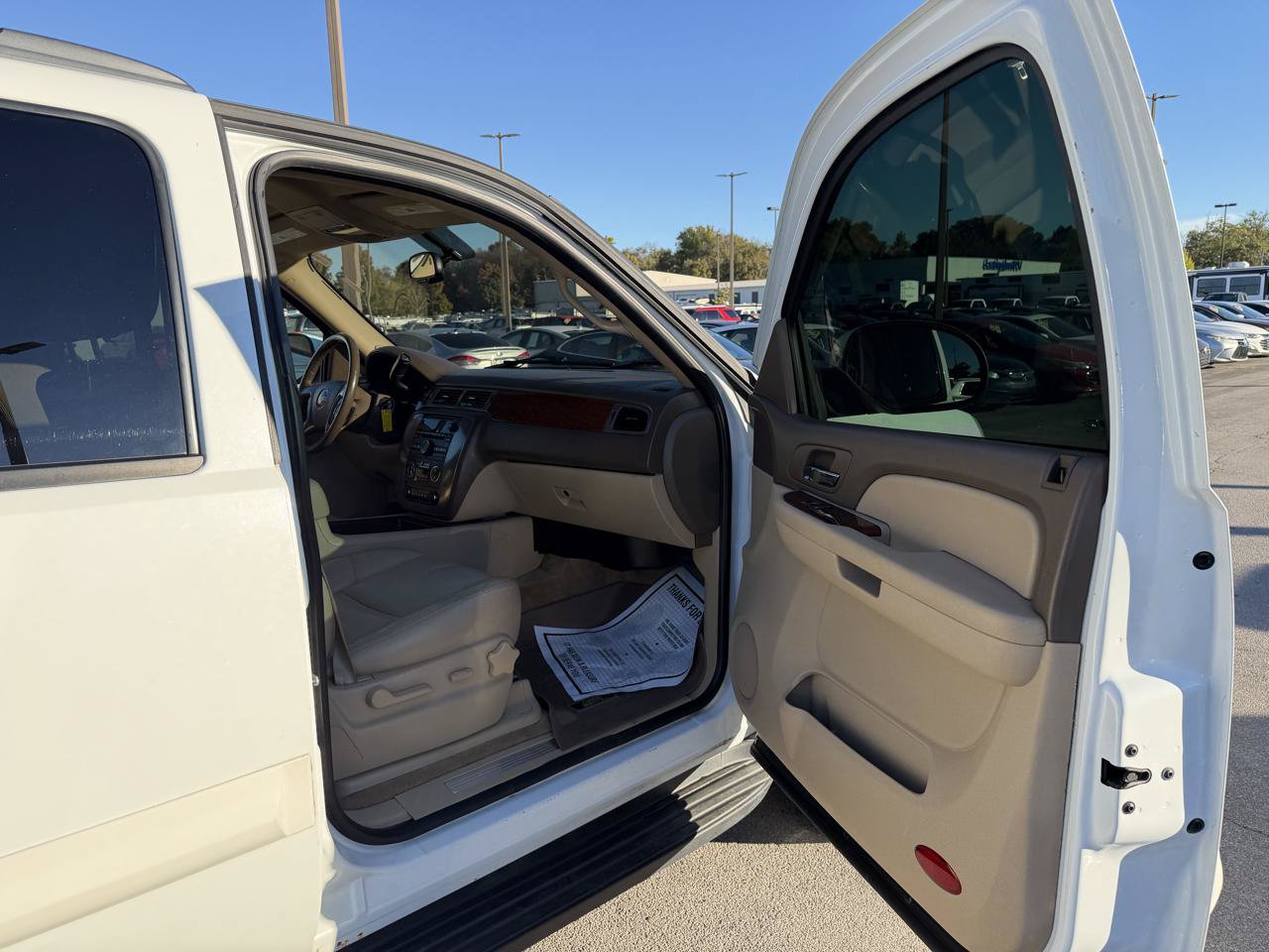Used 2008 GMC Yukon SLT w/ SLT Preferred Equipment Group AWD/4WD image 9