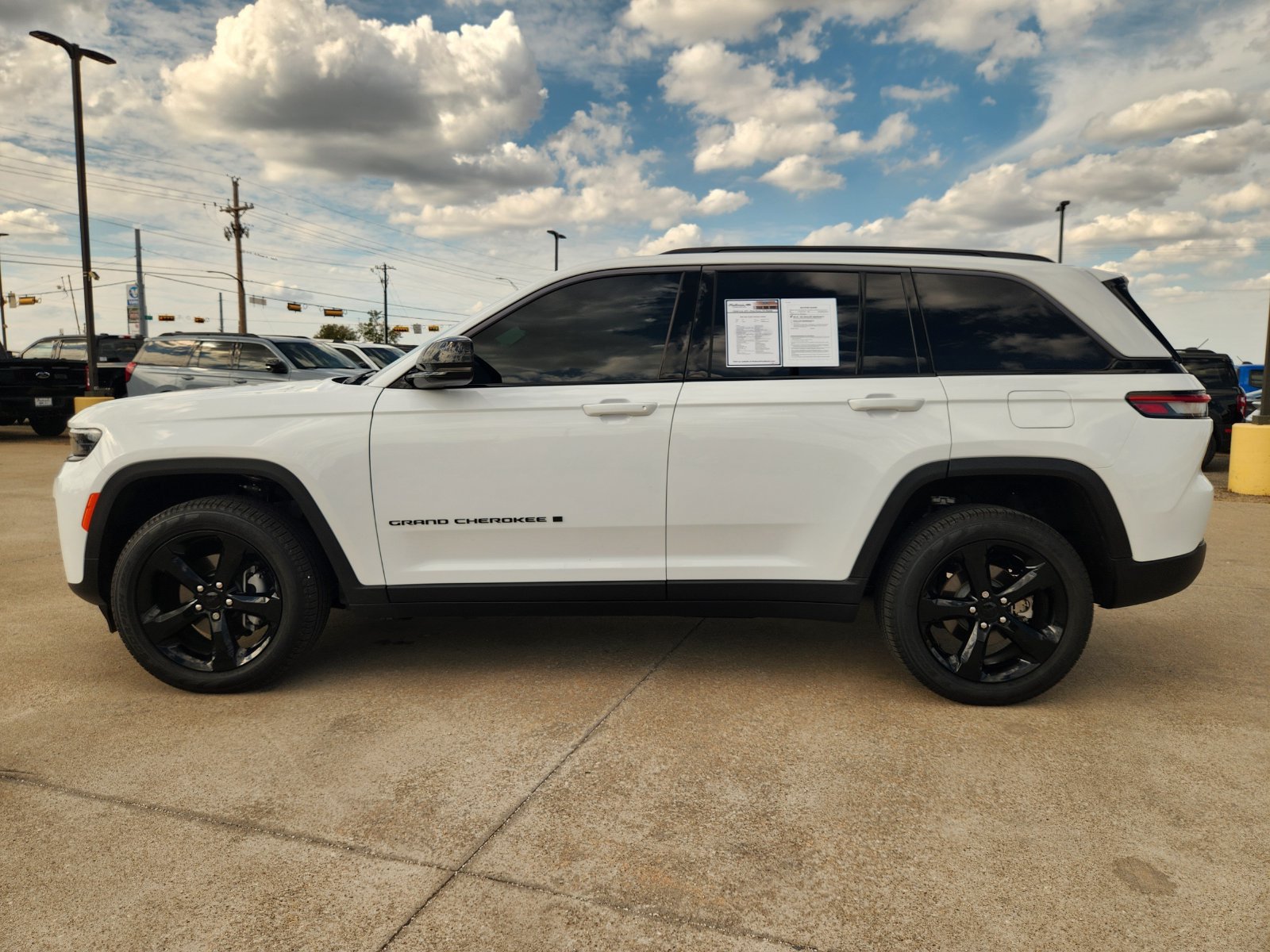 Used 2026 Jeep Grand Cherokee Limited w/ Limited Altitude Package AWD/4WD image 3