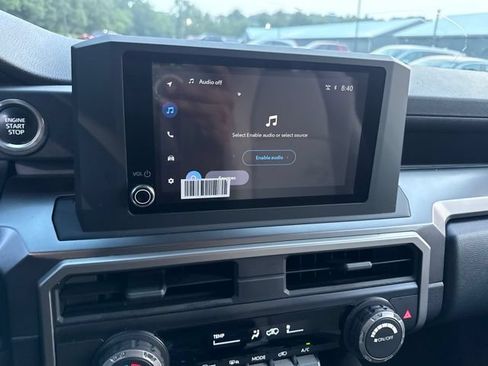 Used 2025 Toyota 4Runner SR5 AWD/4WD image 19