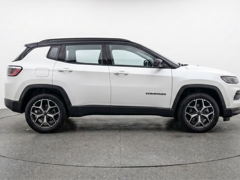 Used 2025 Jeep Compass Limited AWD/4WD image 11