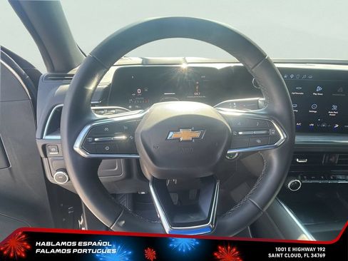 Used 2025 Chevrolet Suburban LS RWD image 18