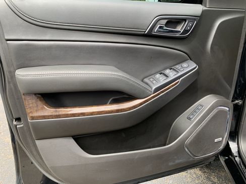 Used 2019 Chevrolet Tahoe LT w/ Luxury Package AWD/4WD image 17