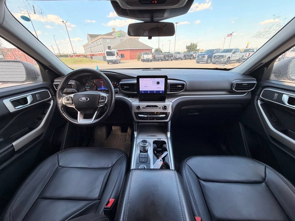 Used 2022 Ford Explorer XLT w/ Equipment Group 202A AWD/4WD image 27