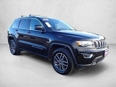 Used 2019 Jeep Grand Cherokee Laredo w/ 18" Wheel & 8.4" Radio Group image 6