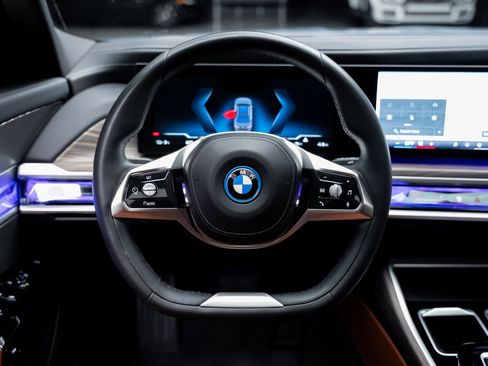 Used 2023 BMW i7 xDrive60 image 43